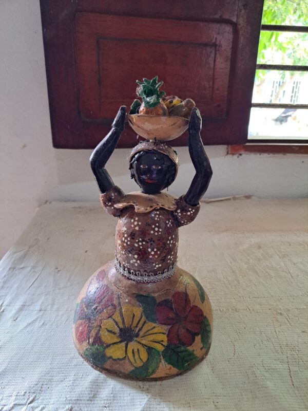 Negrita palenquera talla en madera y totumo